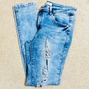 Puzzle Light Wash Distressed Stretch Denim Skinny Jeans Size 9/10